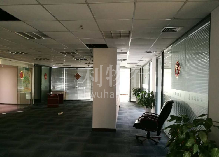 尚嘉中心写字楼416m2办公室6.50元/m2/天 中等装修