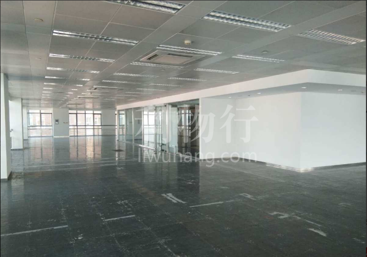 静安嘉里中心写字楼337m2办公室9.50元/m2/天 中等装修