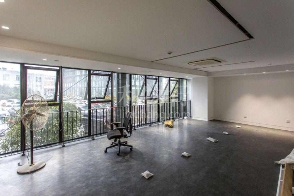 珠江创意中心办公室 · 300㎡ 有图房源 可注册 地铁10分钟 楼盘品质高