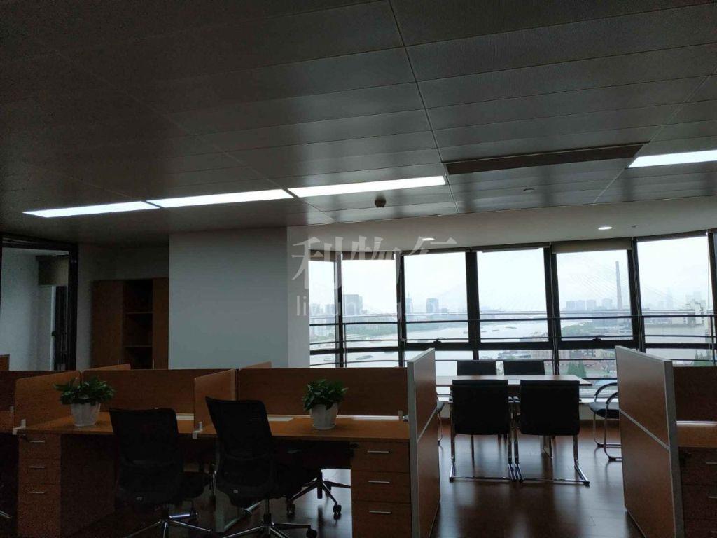 三盛宏业大厦写字楼1100m2办公室6.80元/m2/天 中等装修