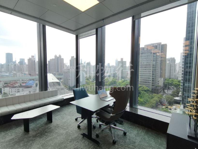香港广场写字楼326m2办公室5.50元/m2/天 中等装修