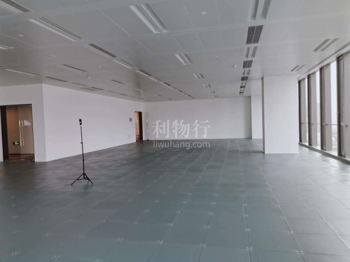 上海环贸广场写字楼1140m2办公室9.50元/m2/天 中等装修